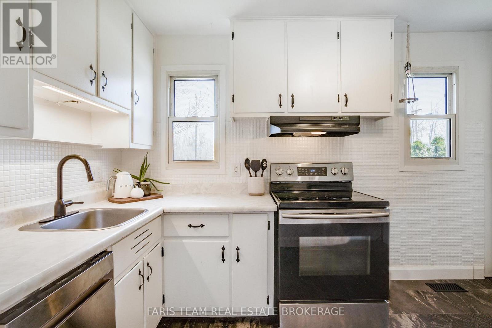 407 BAYVIEW PARKWAY - 4