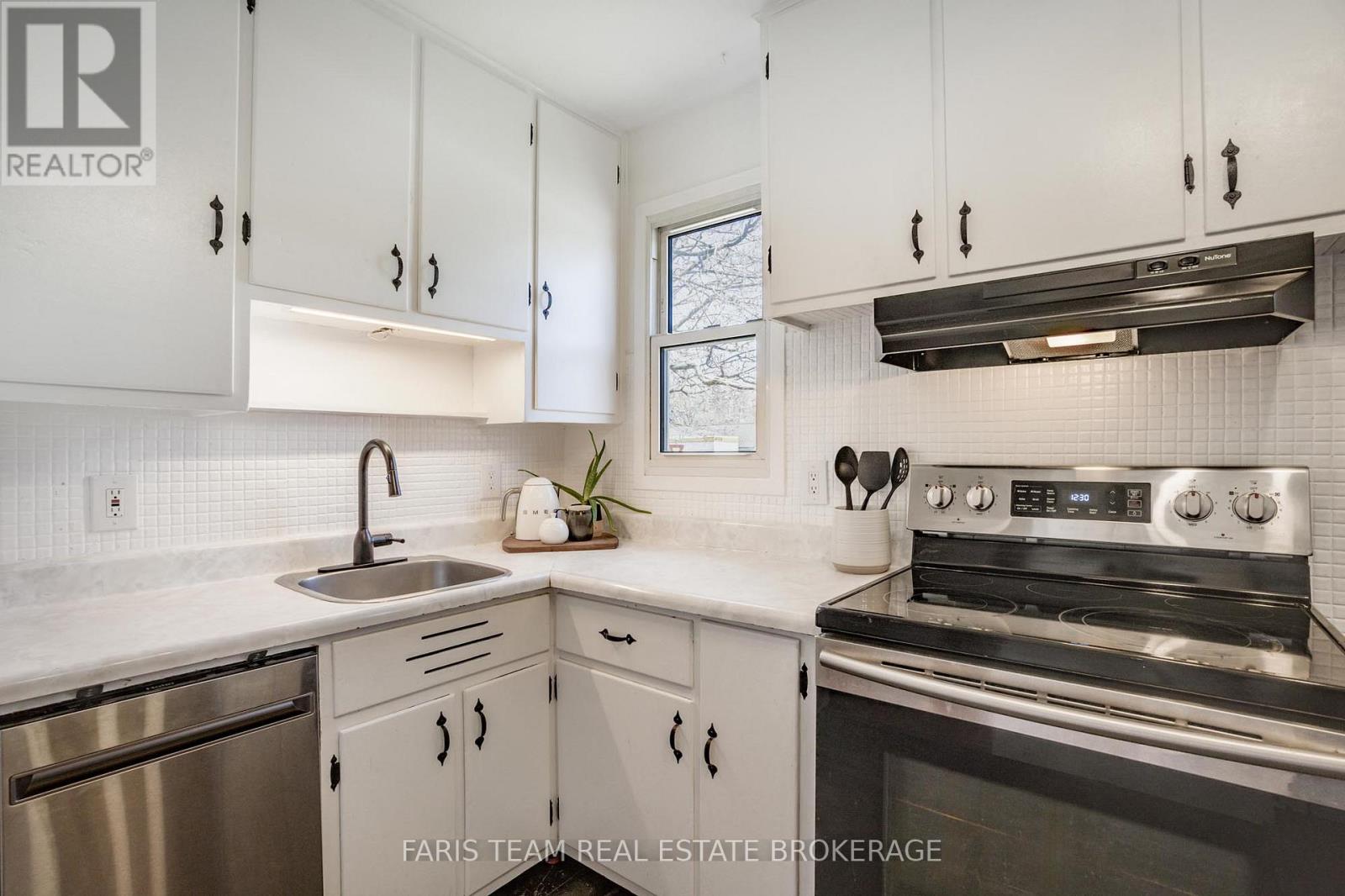 407 BAYVIEW PARKWAY - 5