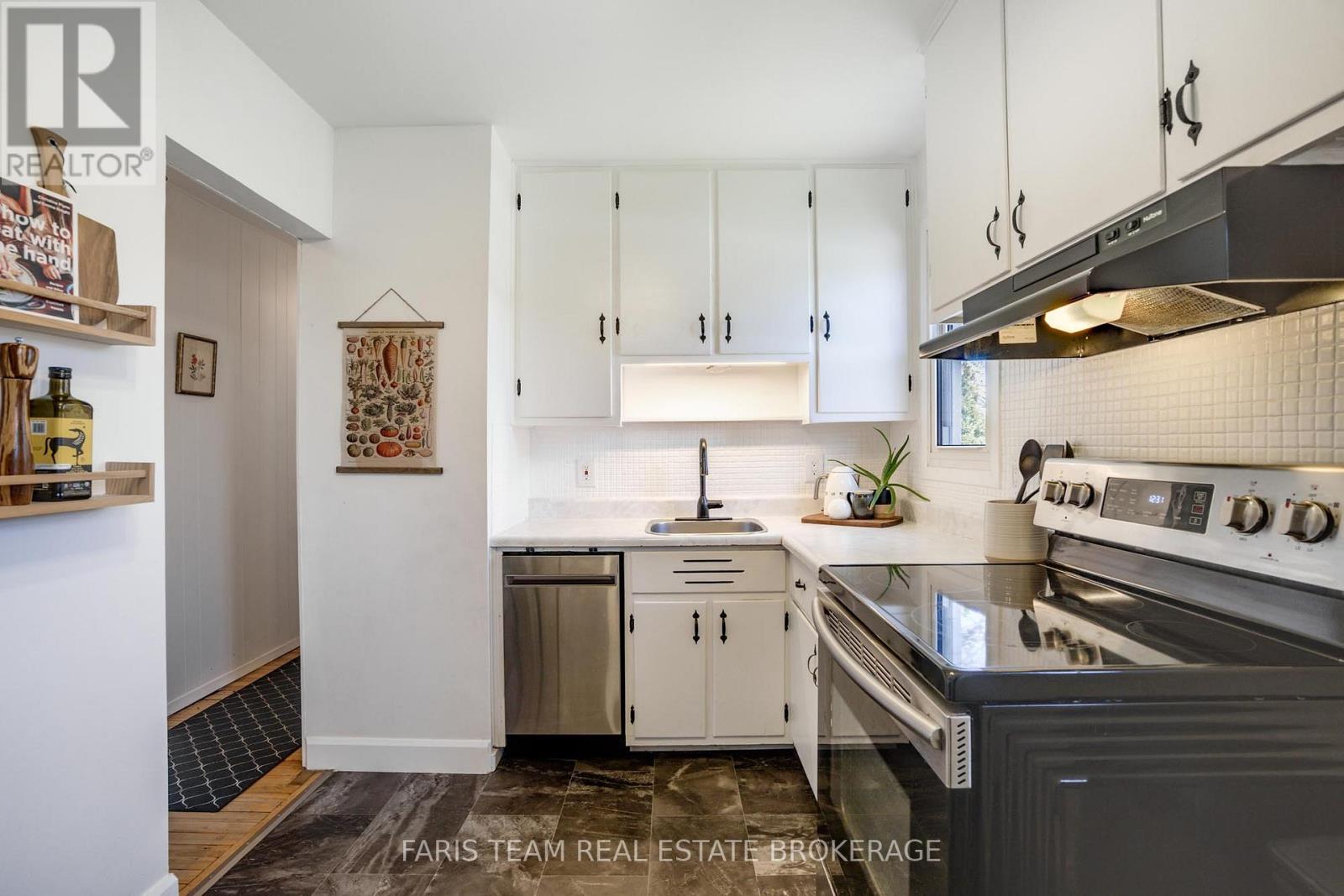 407 BAYVIEW PARKWAY - 6