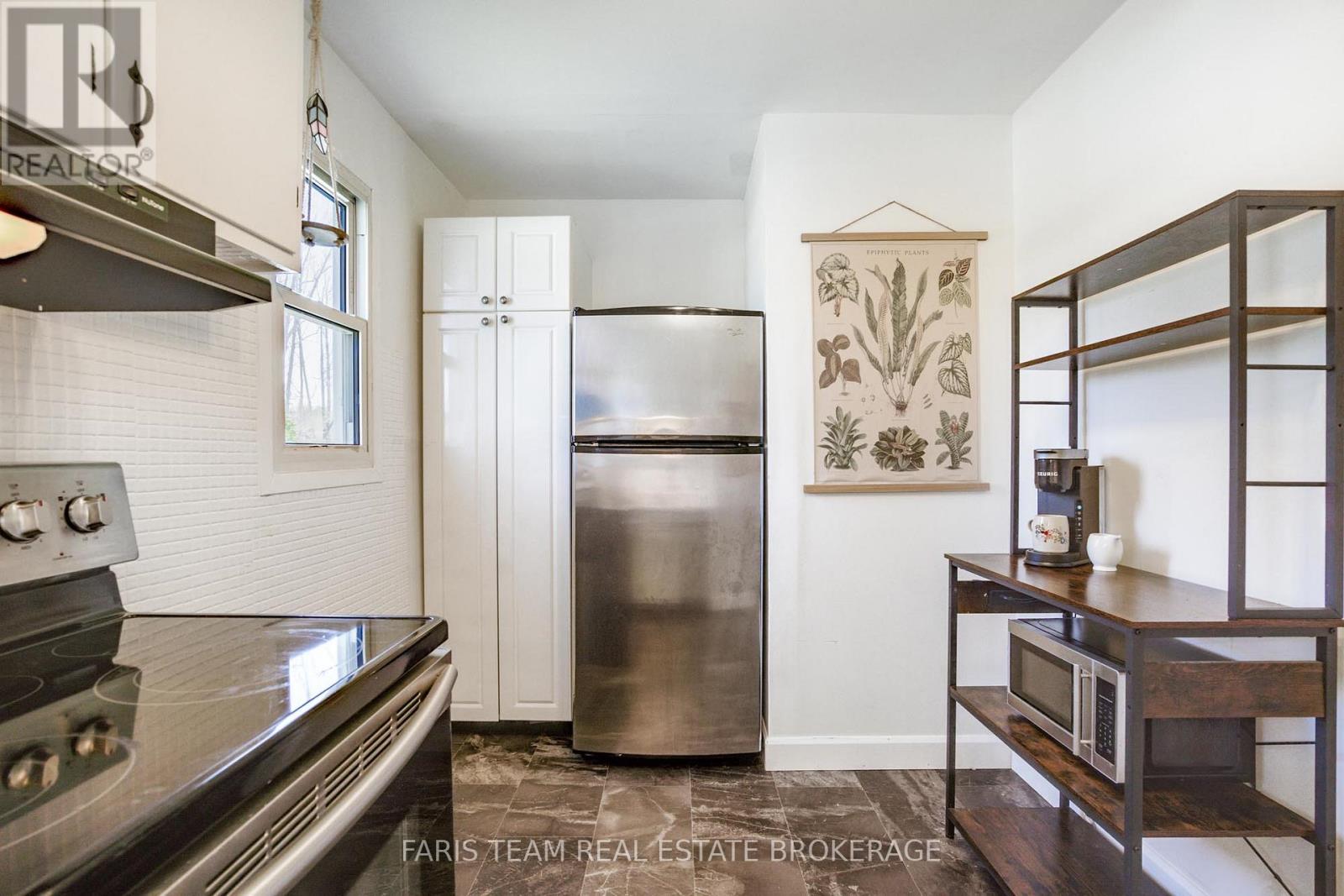 407 BAYVIEW PARKWAY - 7