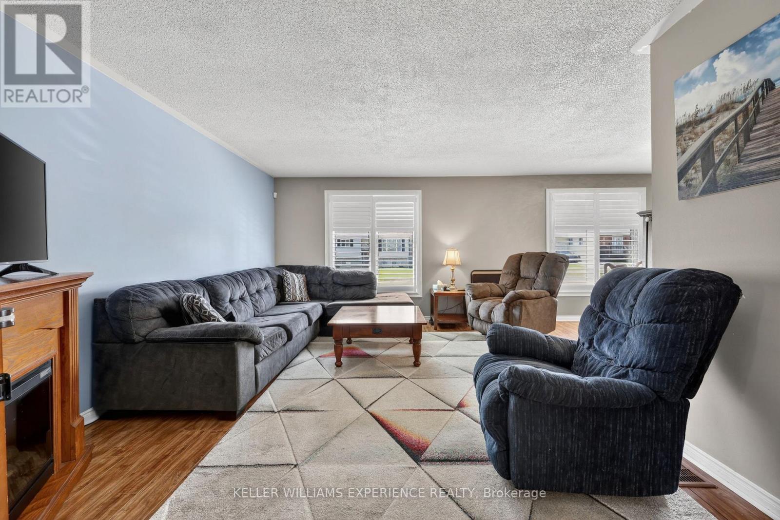 645 BAYVIEW DRIVE - 5