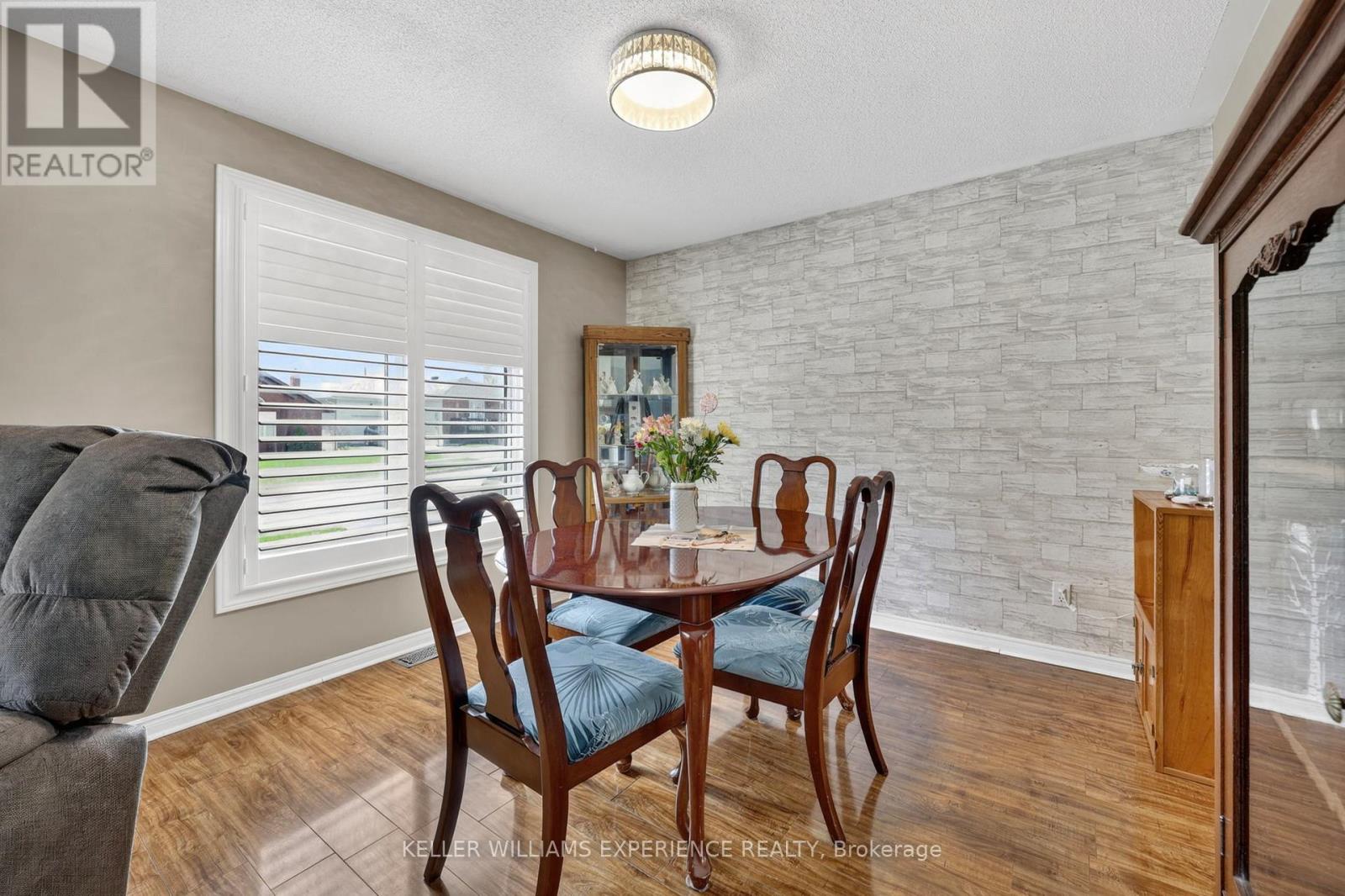 645 BAYVIEW DRIVE - 6