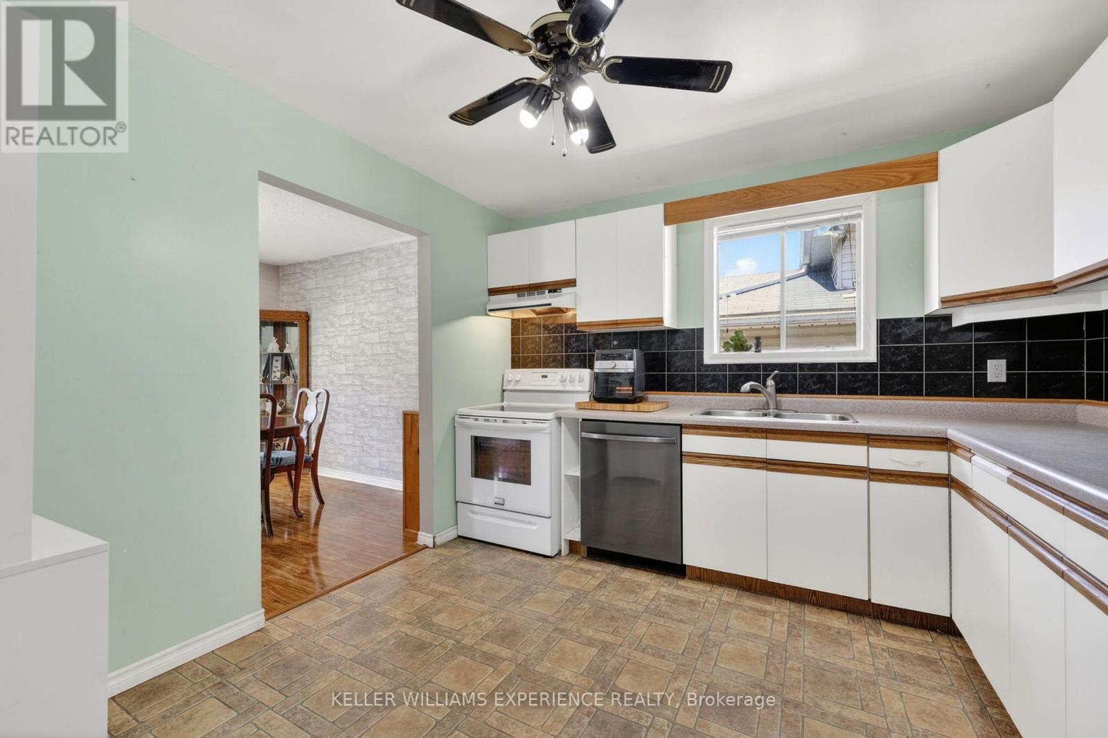 645 BAYVIEW DRIVE - 7