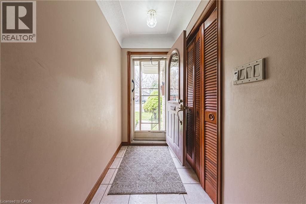 2218 GHENT Avenue, Burlington, Ontario, L7R1Y7 — Photo 4