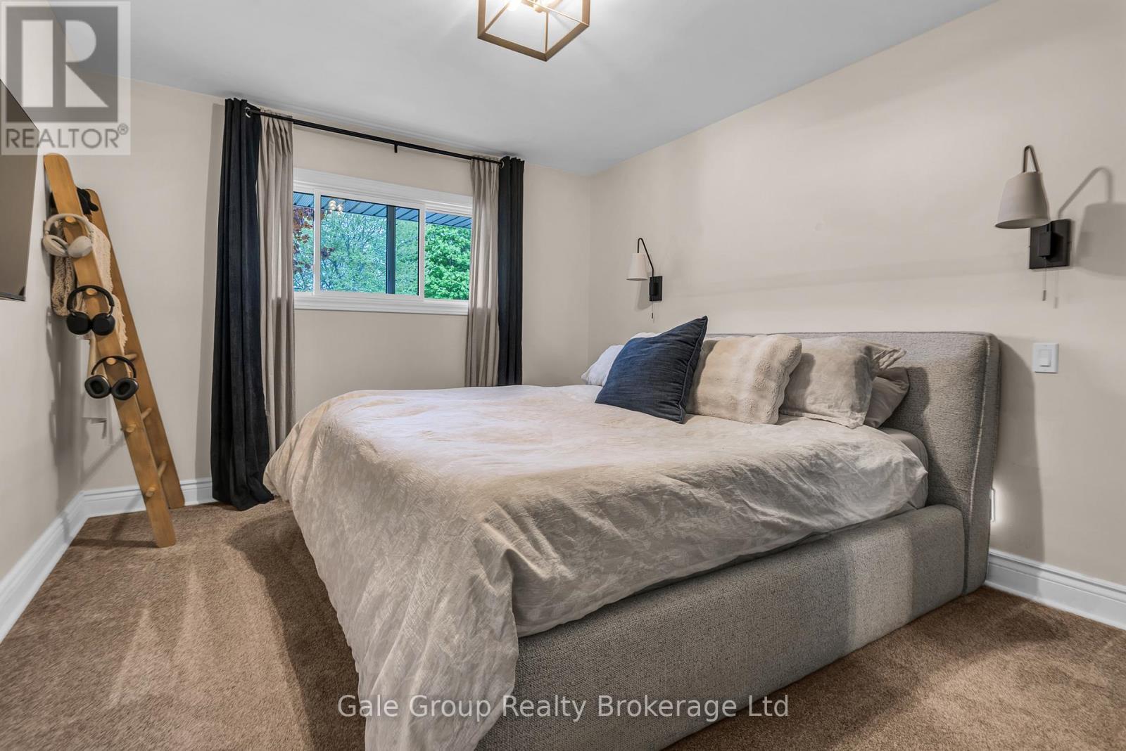 9 STRATHCONA DRIVE - 8