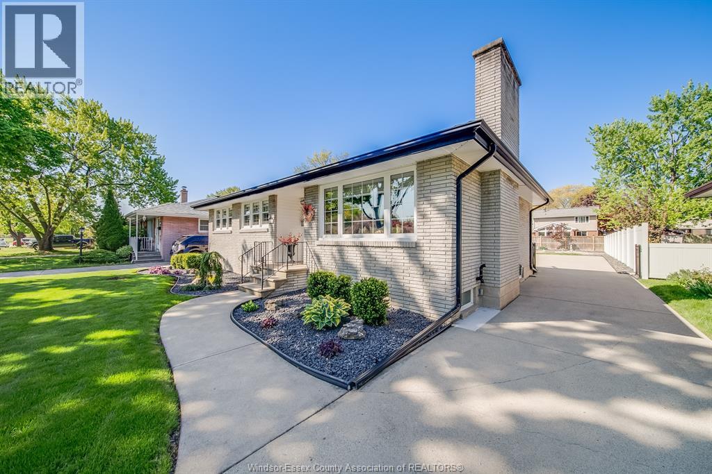 1211 PARKVIEW AVENUE, Windsor, Ontario, N8S2X8 — Photo 2