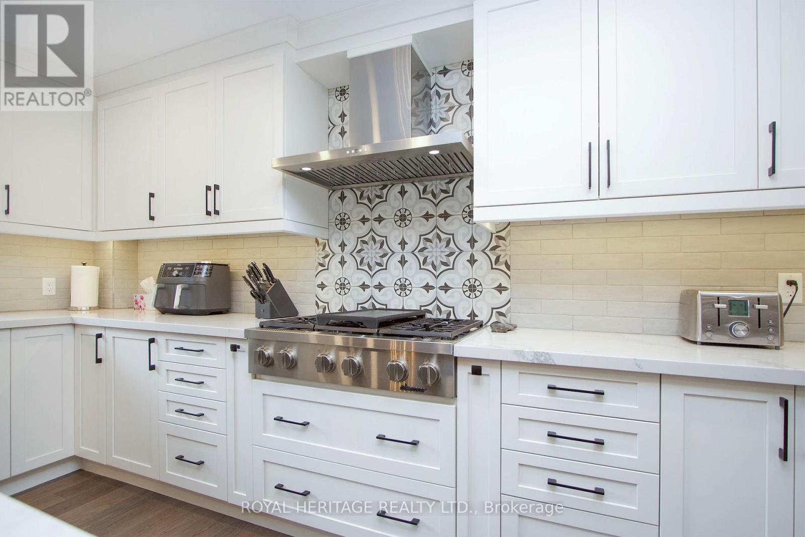 27 CLOVELLY DRIVE - 11