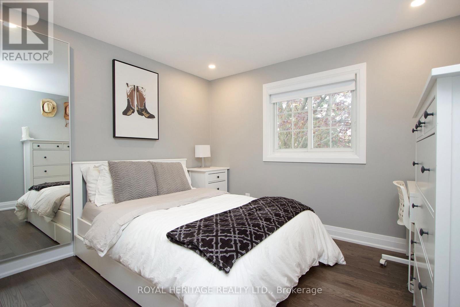 27 CLOVELLY DRIVE - 26