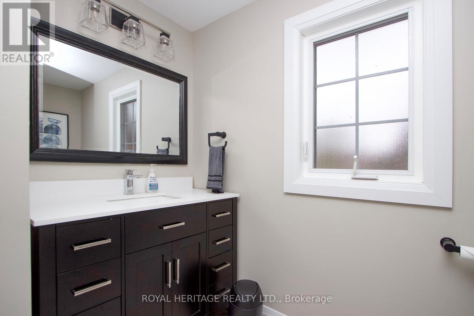 27 CLOVELLY DRIVE - 27