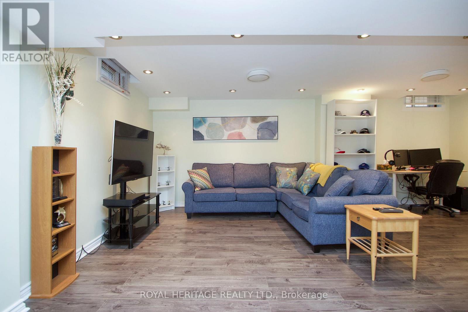 27 CLOVELLY DRIVE - 29