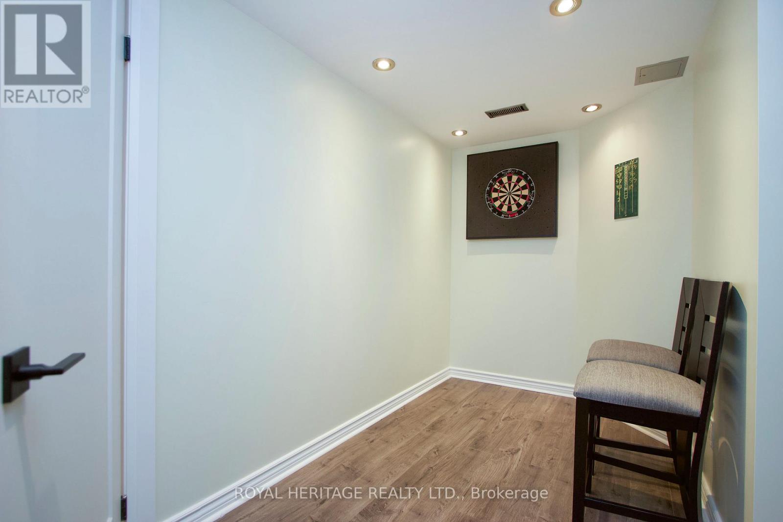27 CLOVELLY DRIVE - 32