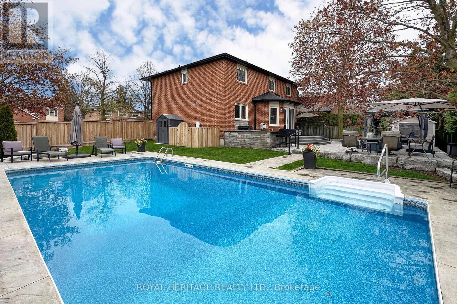 27 CLOVELLY DRIVE - 36