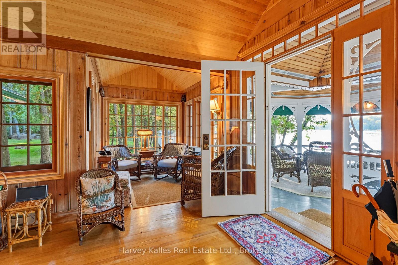 #22 1052 LONGHURST ROAD - 14
