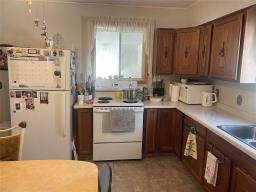 Eat in kitchen - 134173 Pth 16 Highway, Shoal Lake, MB R0J1Z0 Photo 6