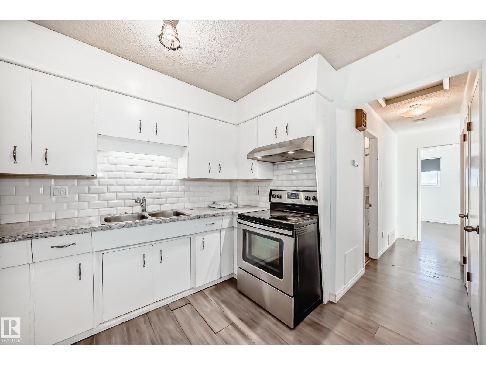 9623/9625 73 AV NW NW - 17