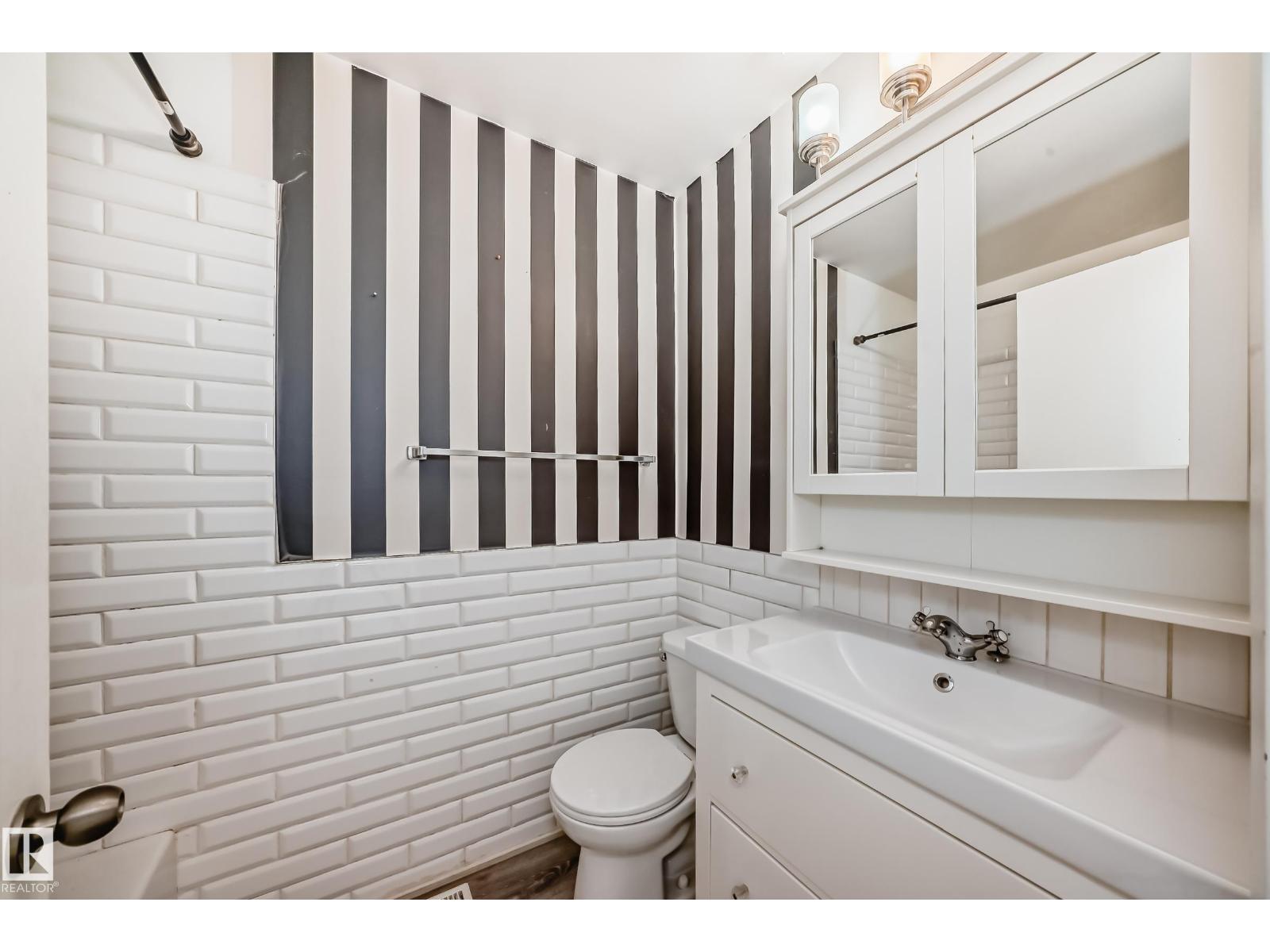 9623/9625 73 AV NW NW - 26