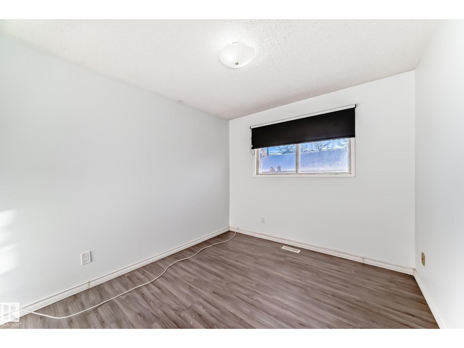 9623/9625 73 AV NW NW - 20