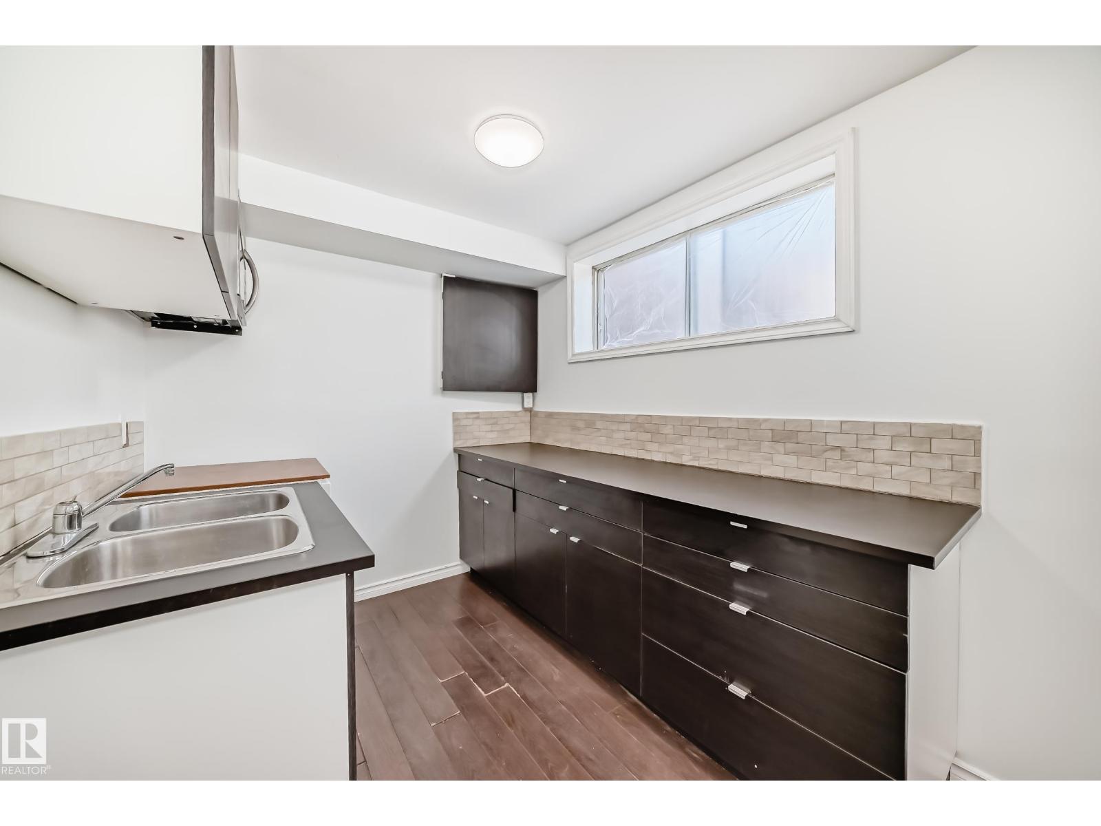 9623/9625 73 AV NW NW - 36