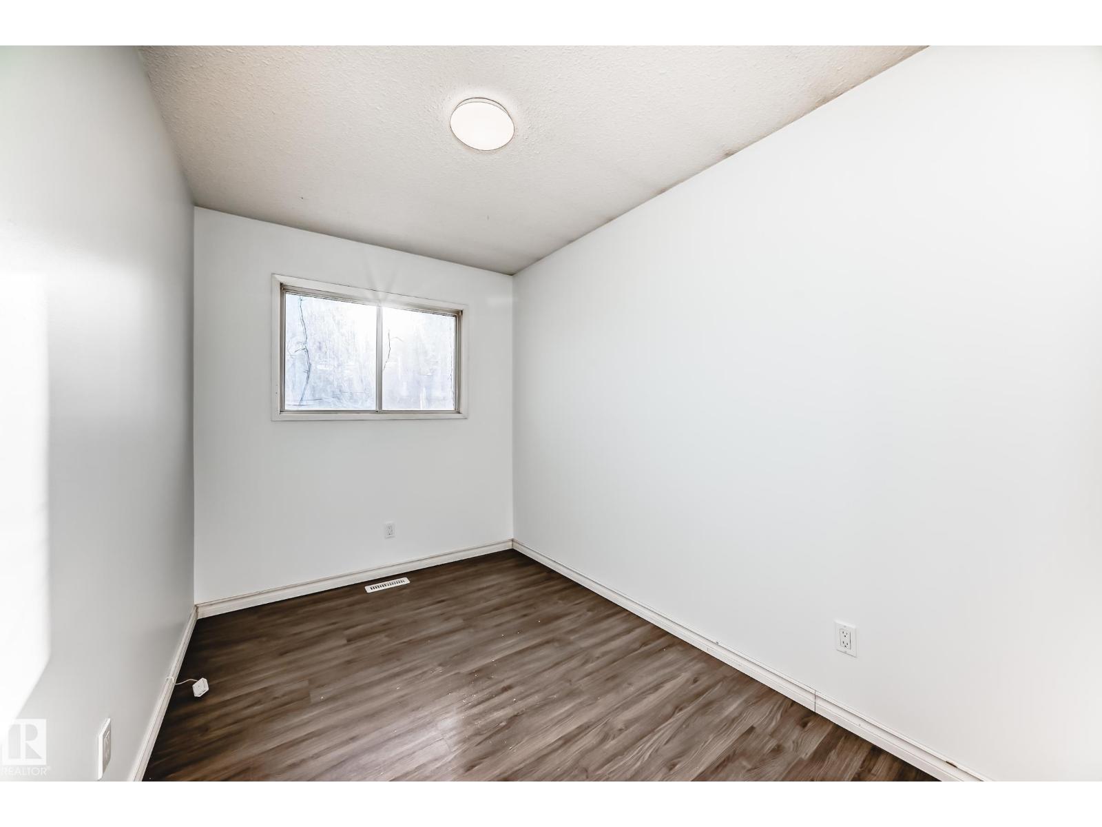 9623/9625 73 AV NW NW - 24
