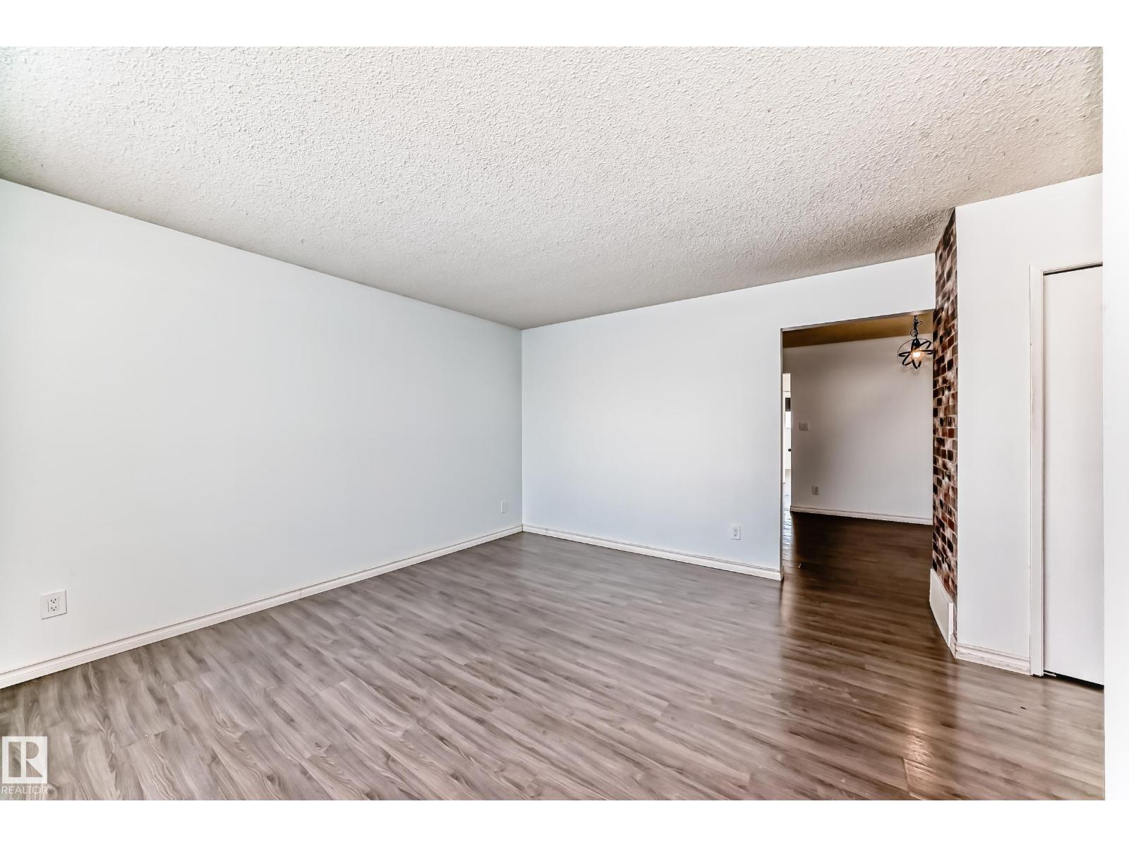 9623/9625 73 AV NW NW - 10