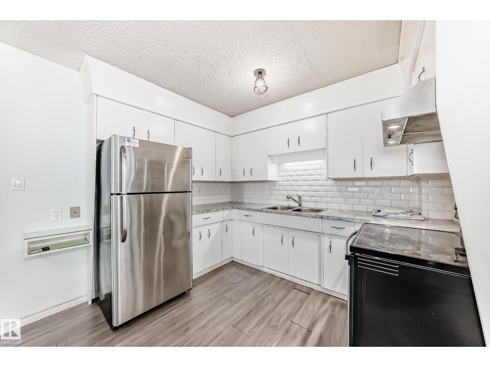 9623/9625 73 AV NW NW - 14