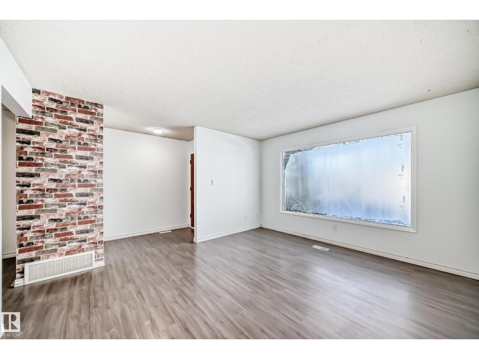 9623/9625 73 AV NW NW - 12