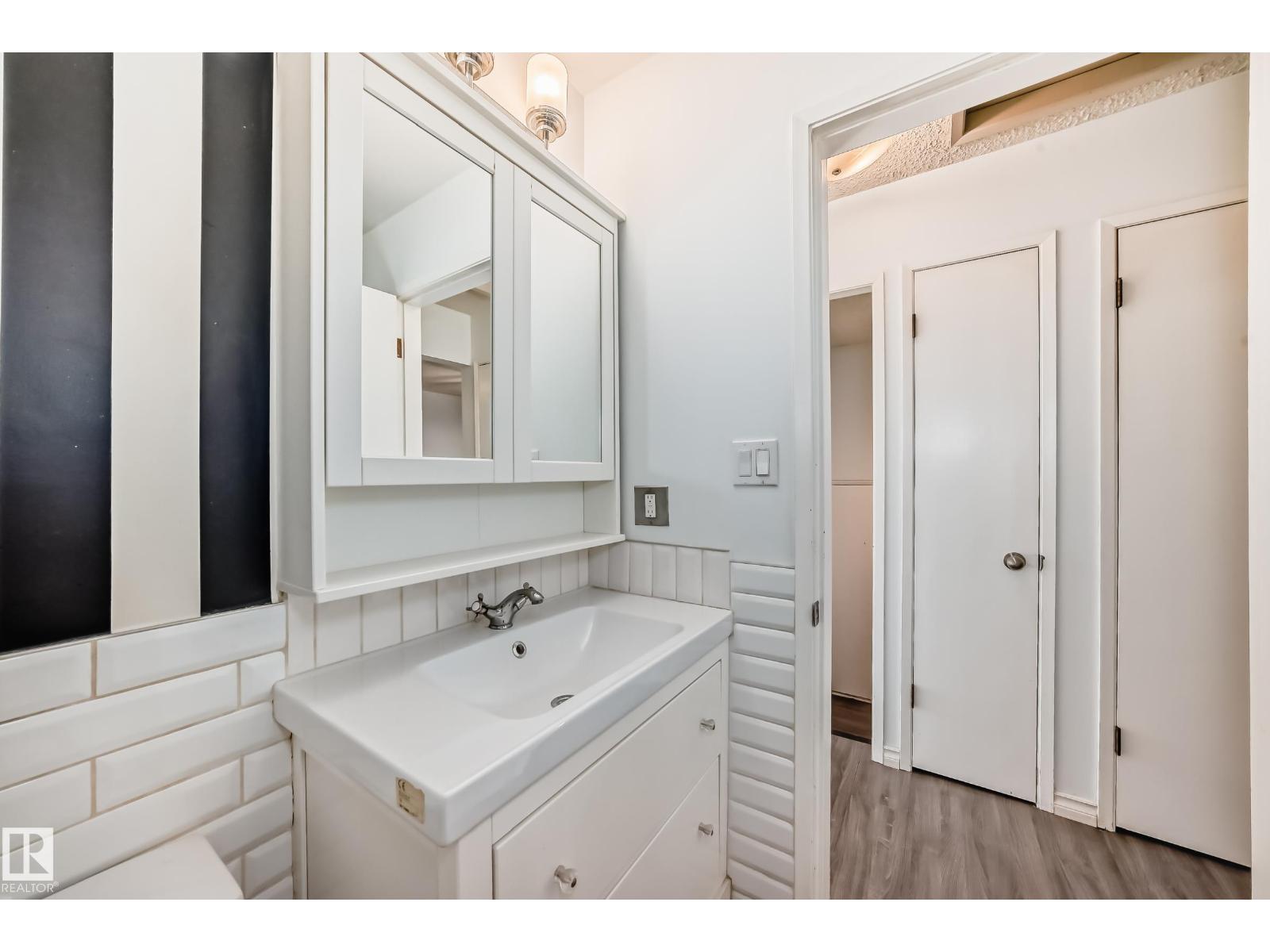 9623/9625 73 AV NW NW - 28