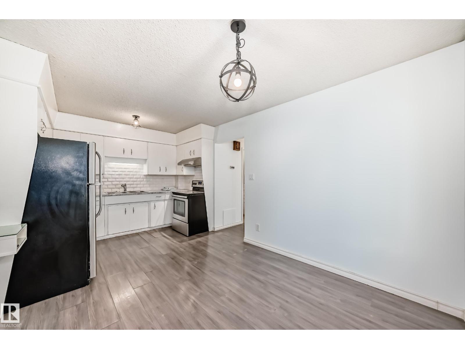 9623/9625 73 AV NW NW - 18