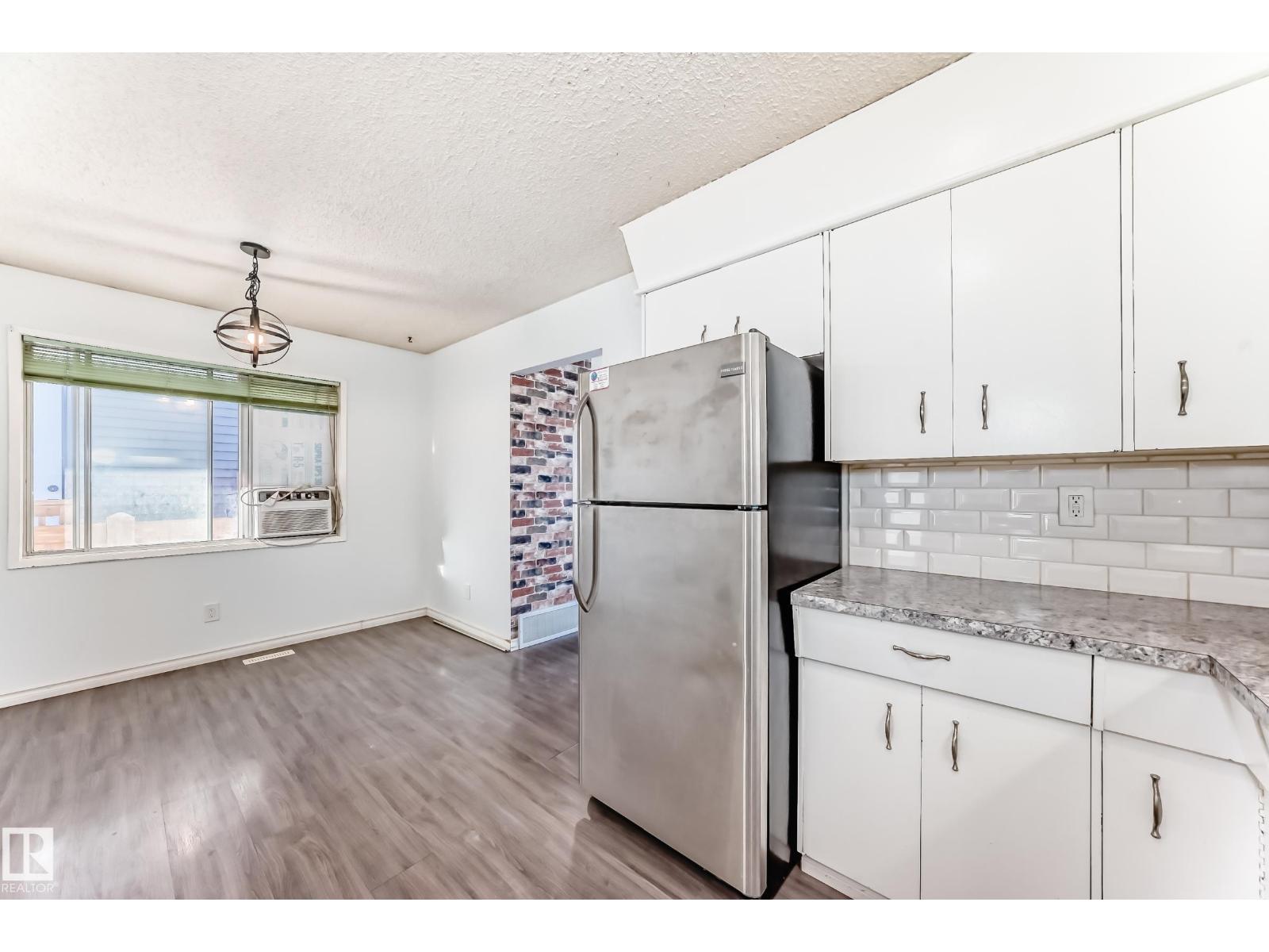 9623/9625 73 AV NW NW - 15