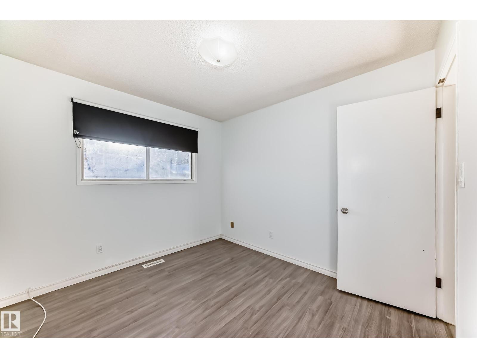 9623/9625 73 AV NW NW - 23