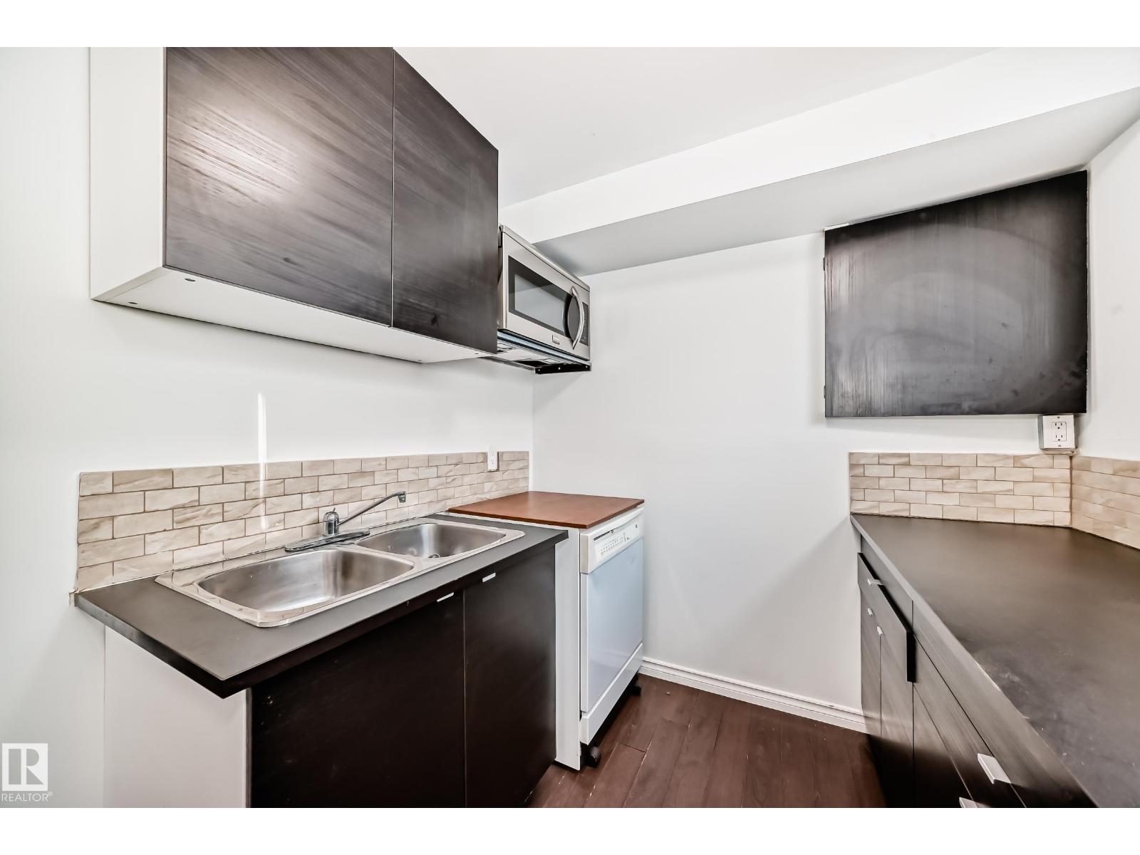 9623/9625 73 AV NW NW - 37