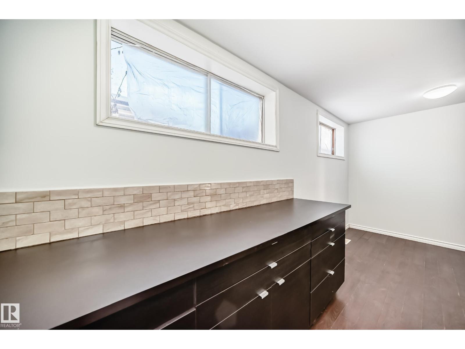 9623/9625 73 AV NW NW - 39