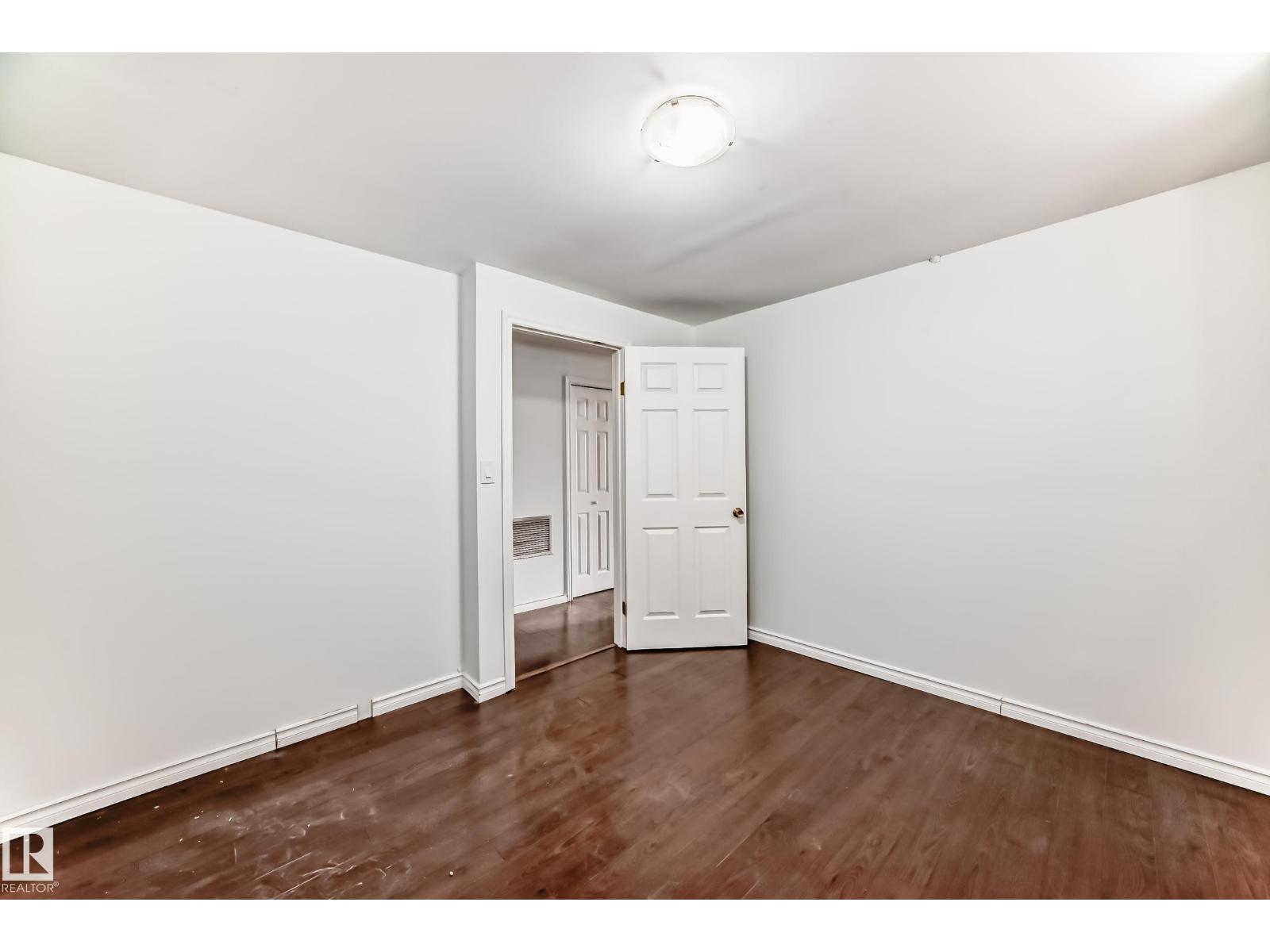 9623/9625 73 AV NW NW - 44