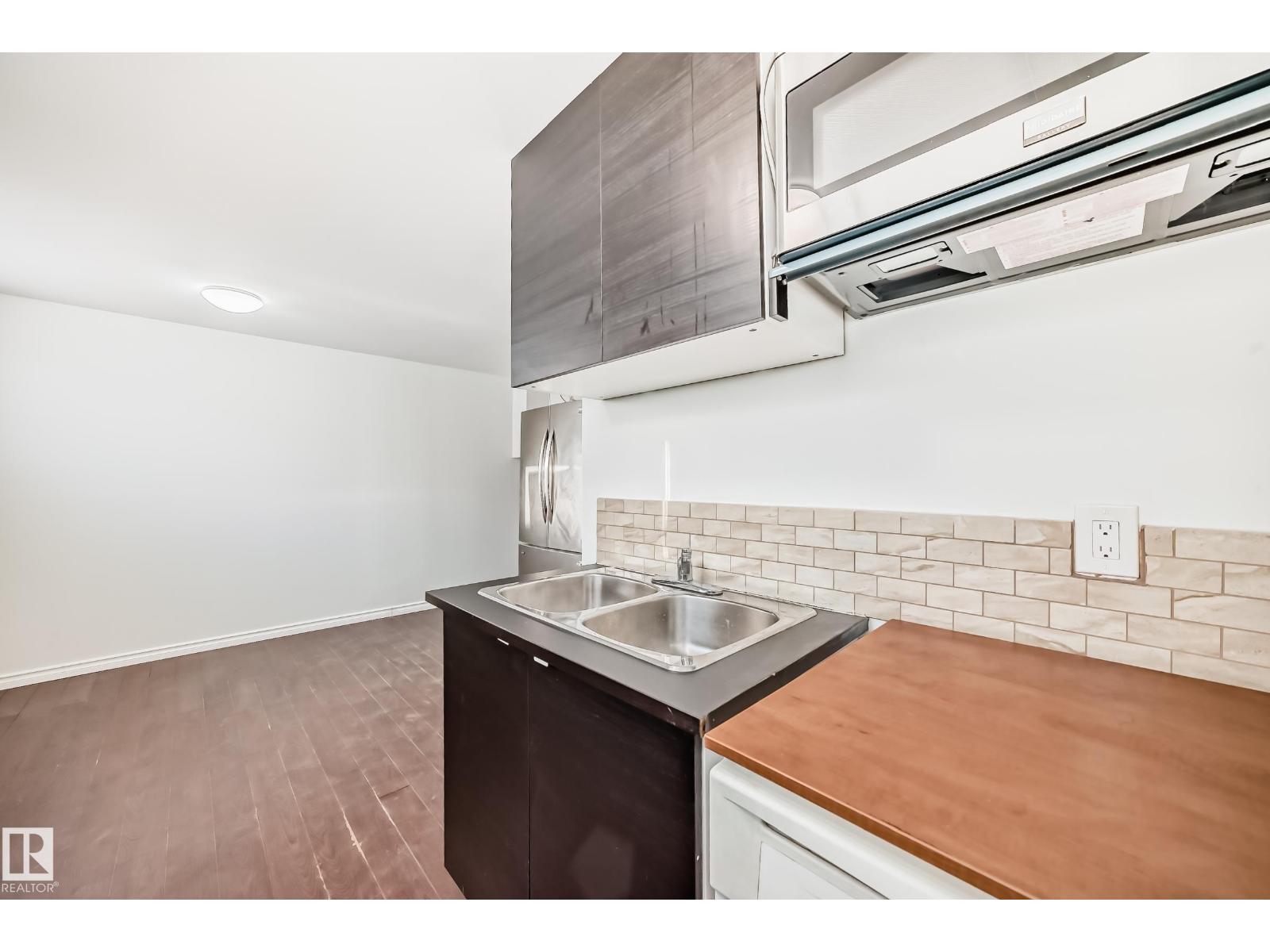 9623/9625 73 AV NW NW - 38