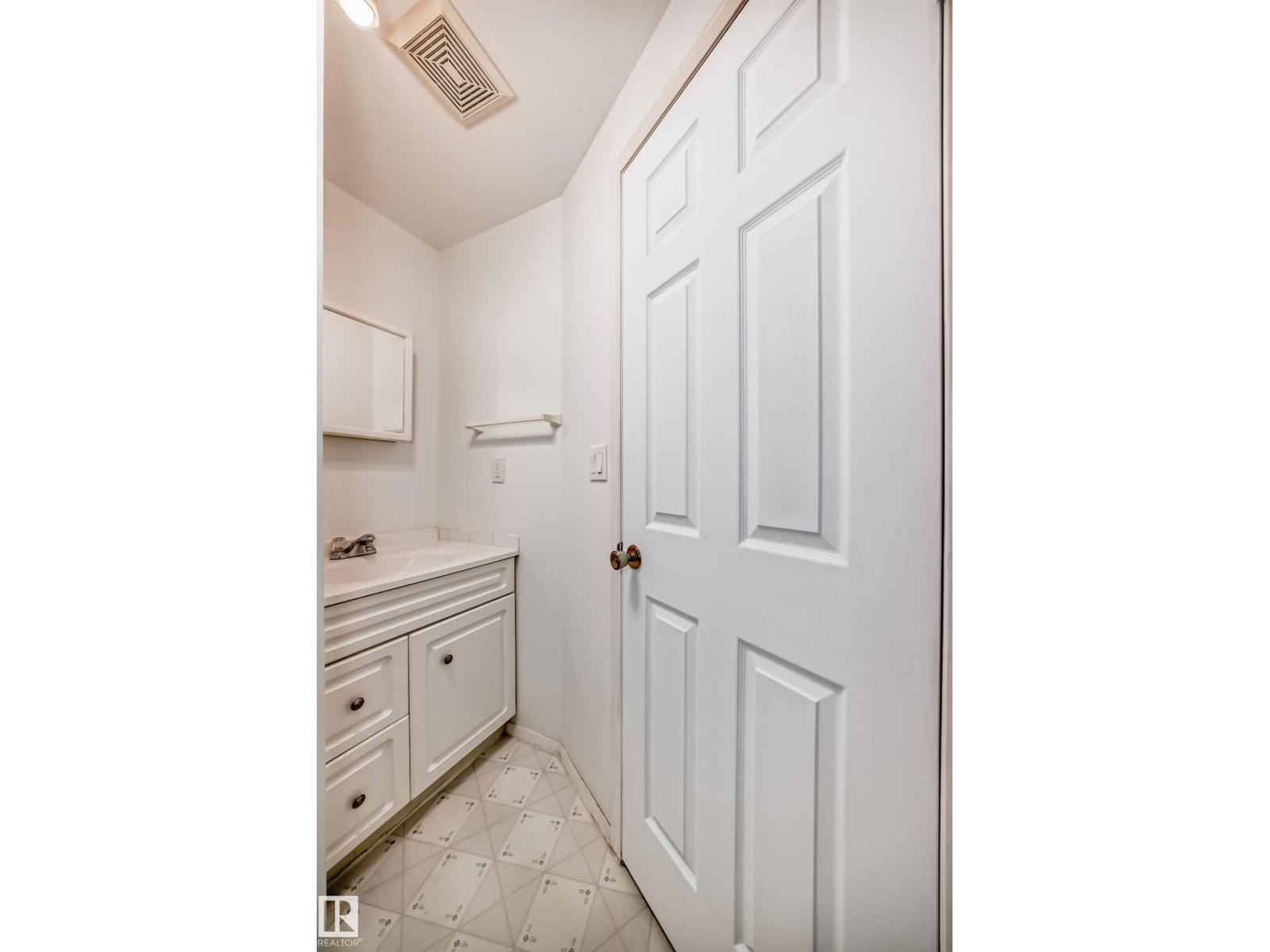 9623/9625 73 AV NW NW - 48