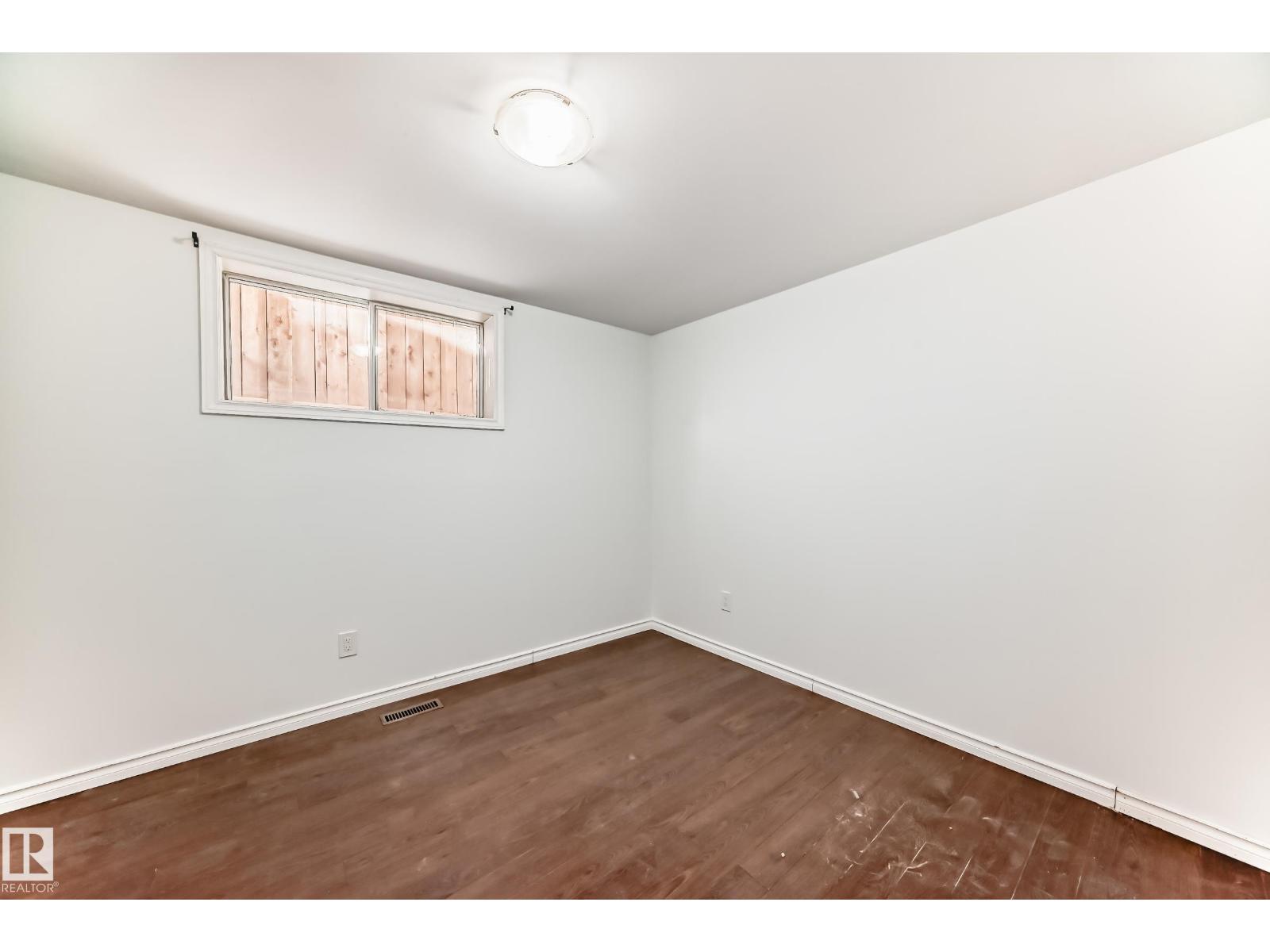 9623/9625 73 AV NW NW - 43
