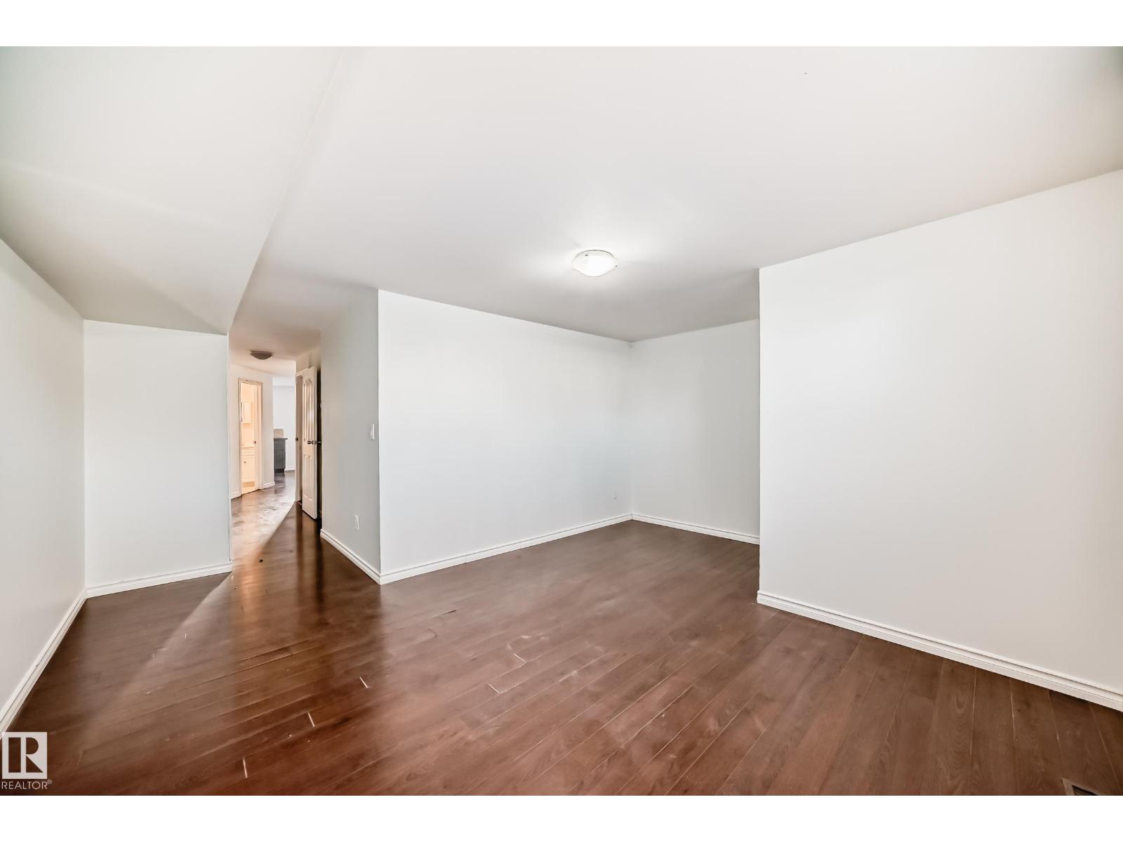 9623/9625 73 AV NW NW - 35