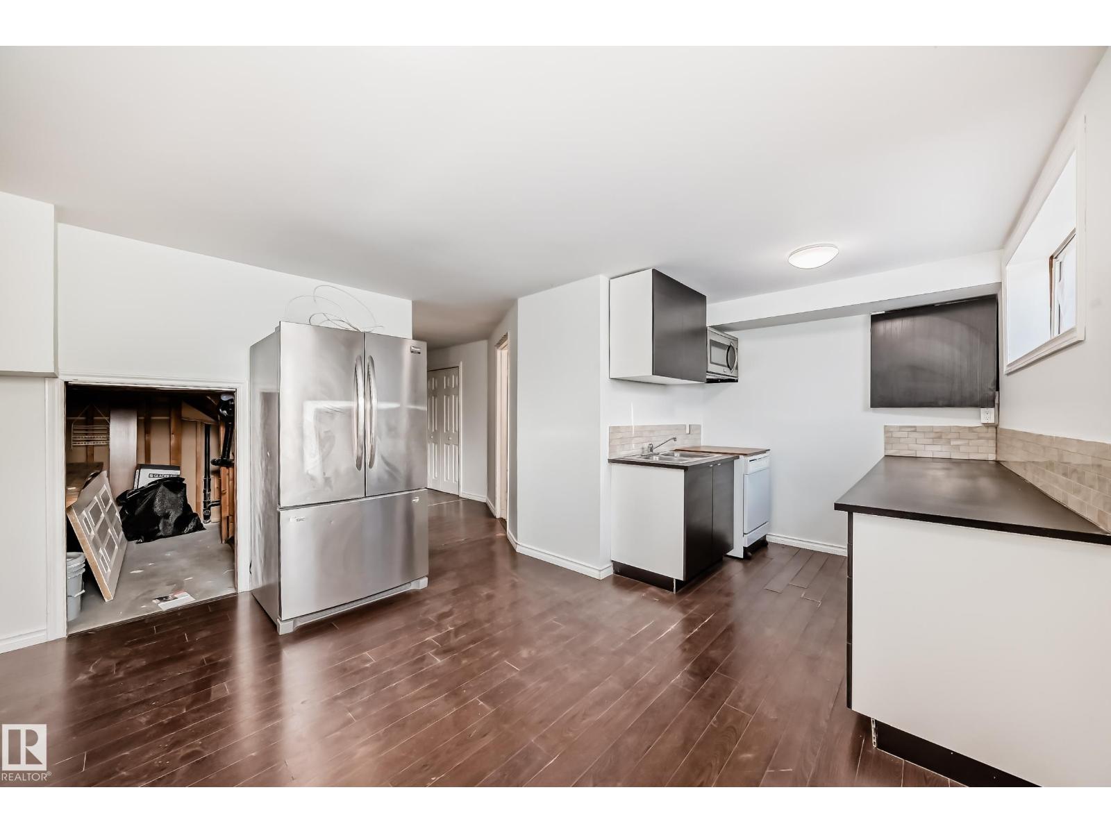 9623/9625 73 AV NW NW - 42