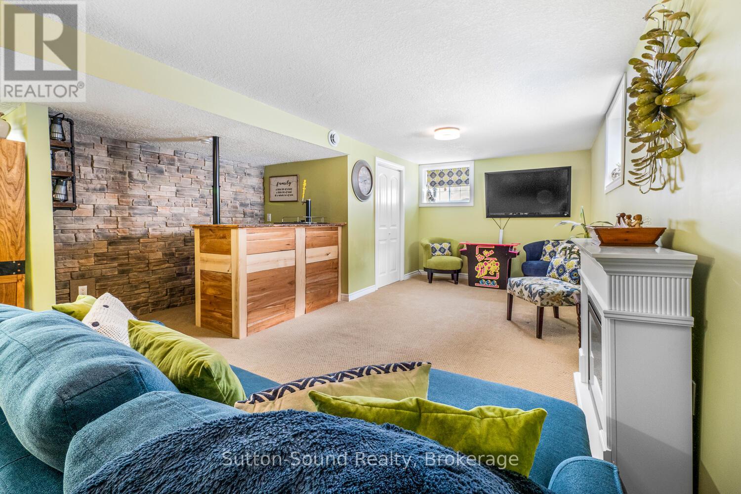 35 PINE TREE DRIVE - 35
