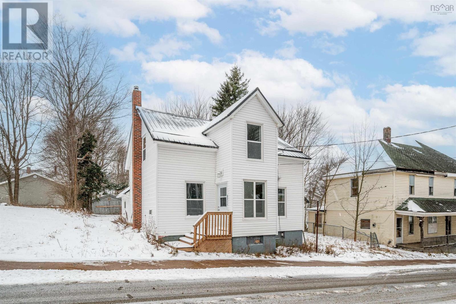 221 MacLean Street - 1