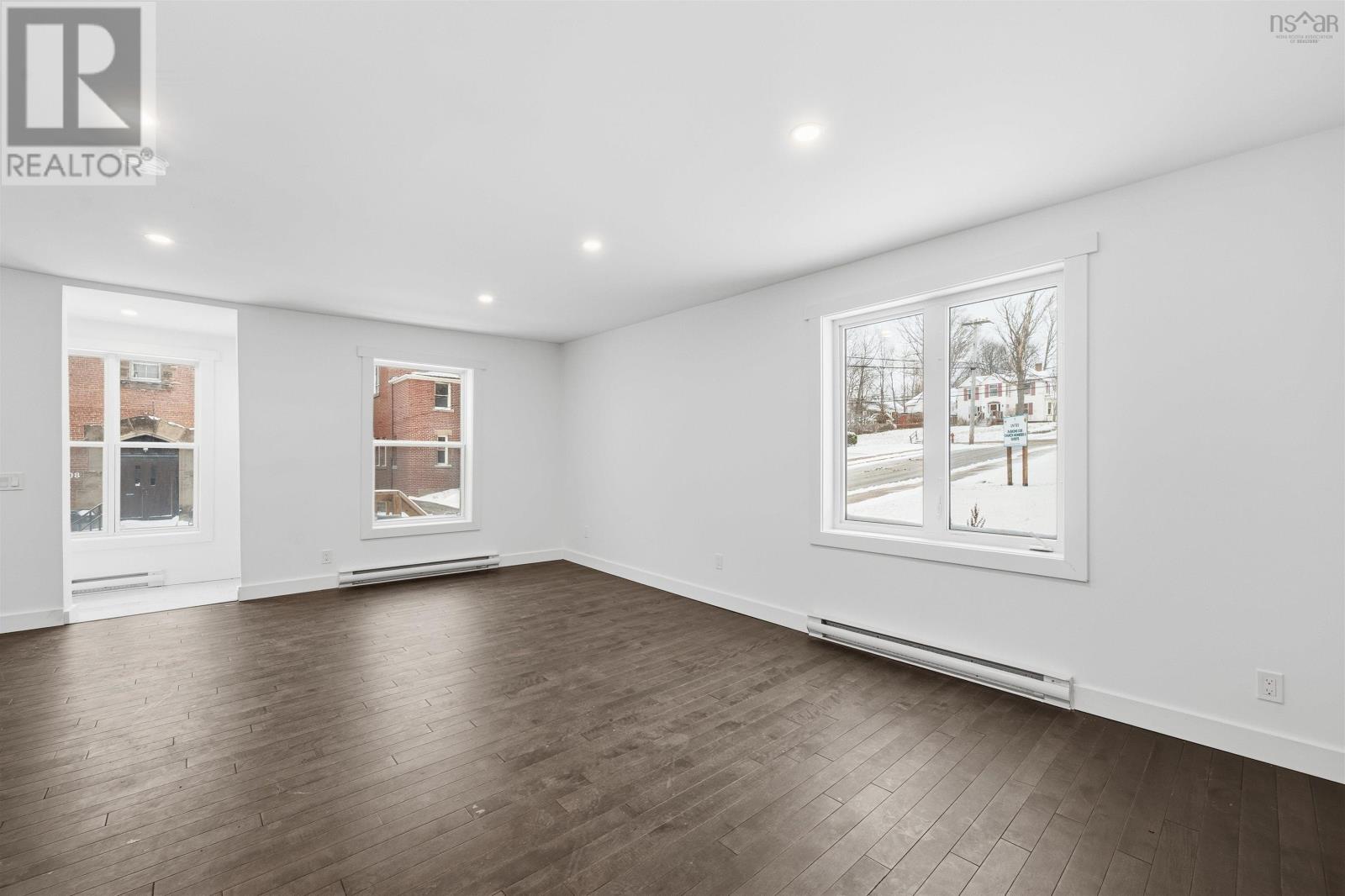 221 MacLean Street - 11