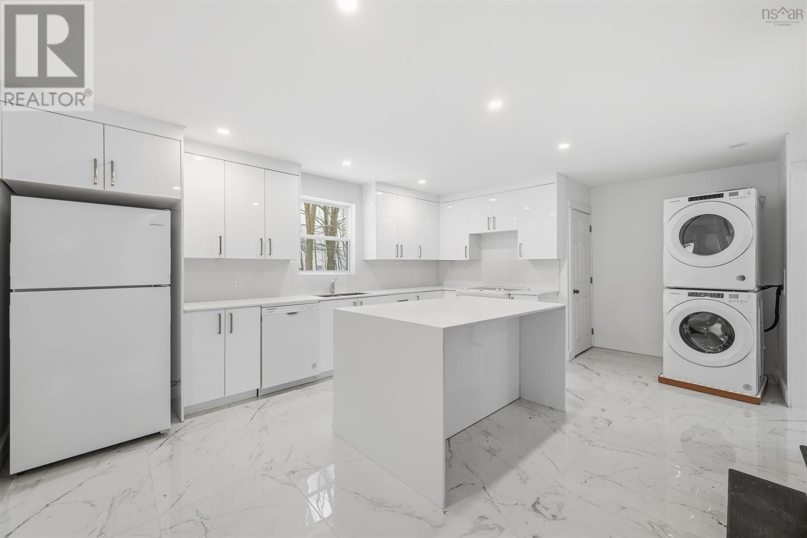 221 MacLean Street - 15