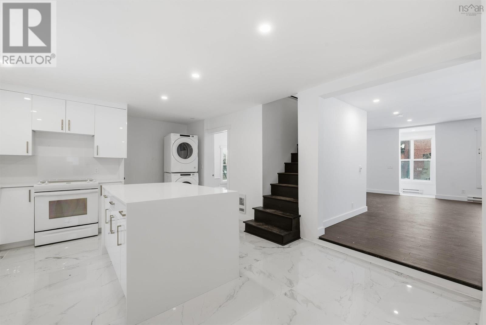 221 MacLean Street - 16