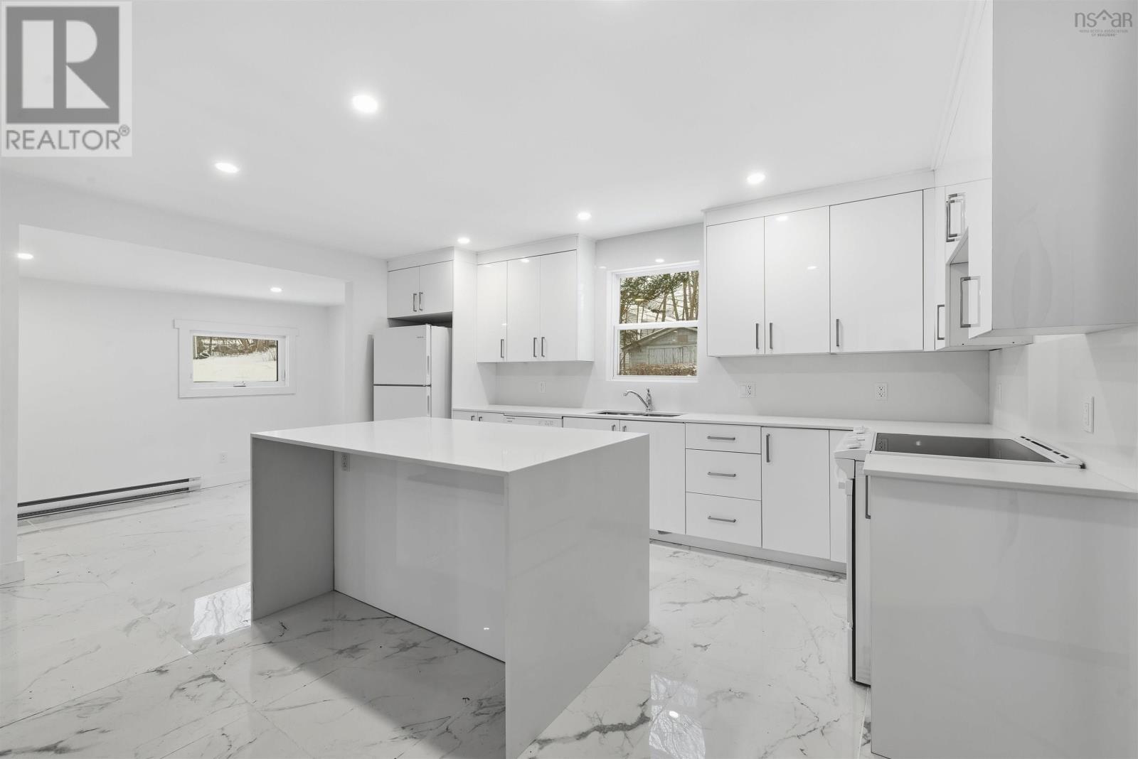 221 MacLean Street - 17