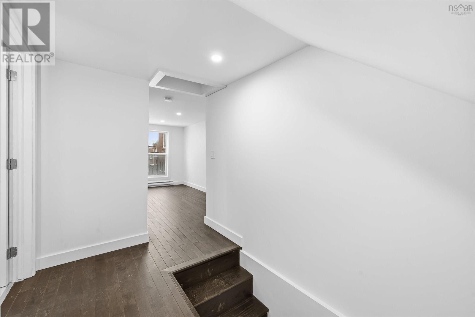 221 MacLean Street - 23