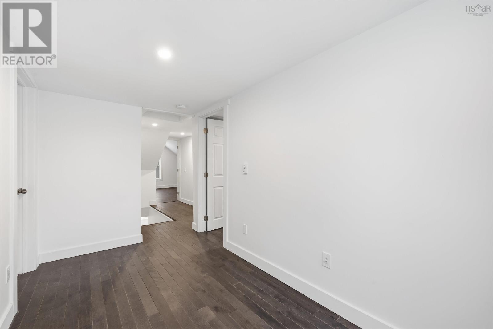 221 MacLean Street - 25