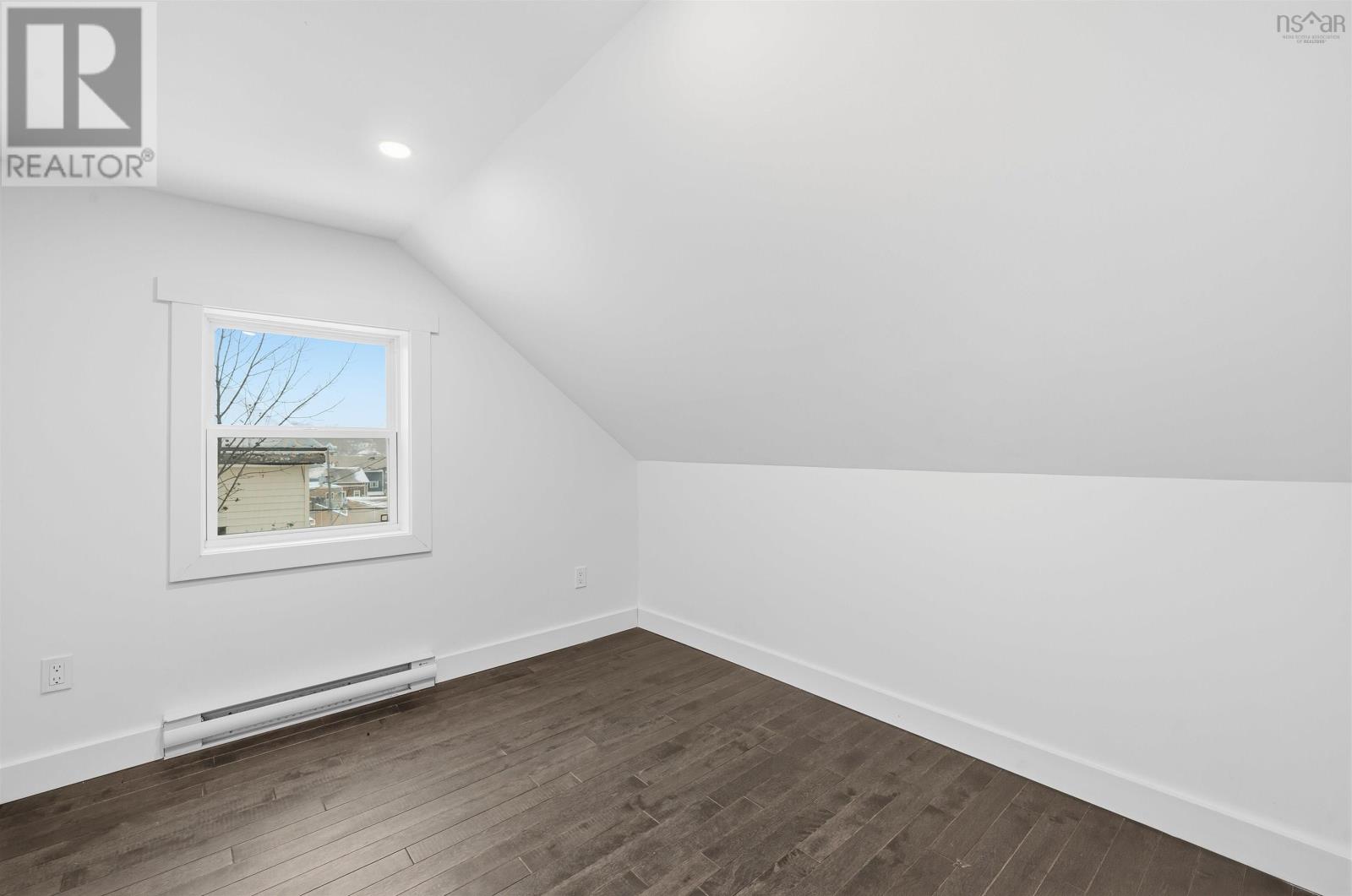 221 MacLean Street - 26