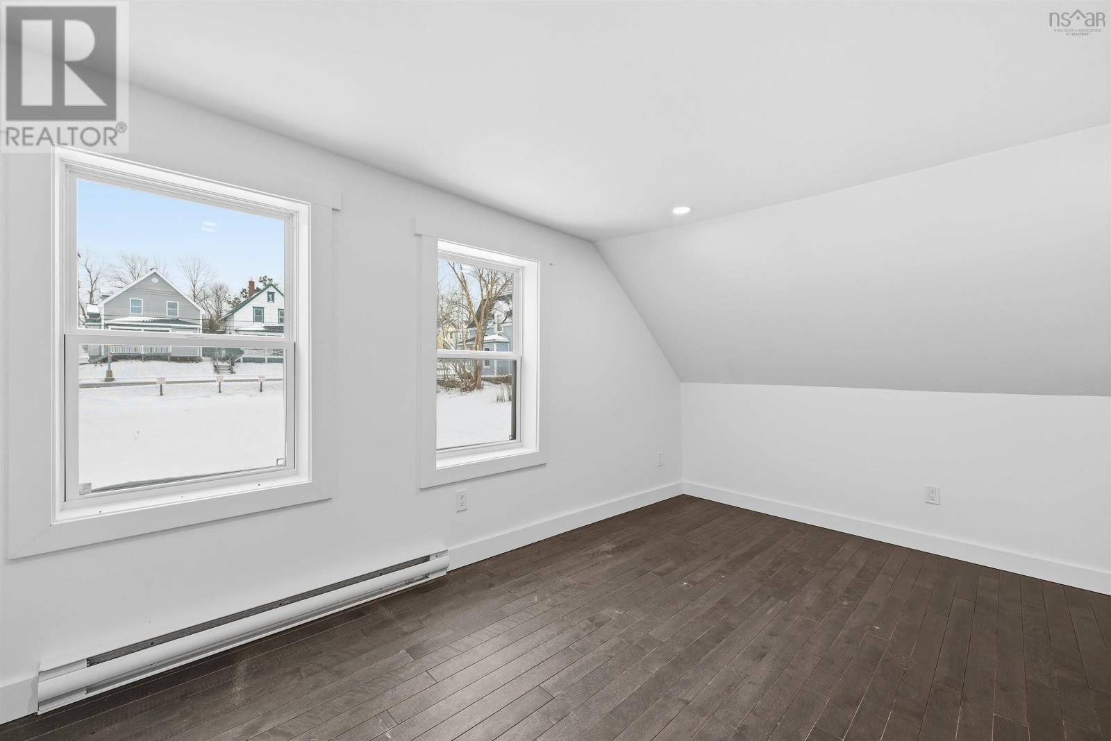 221 MacLean Street - 28