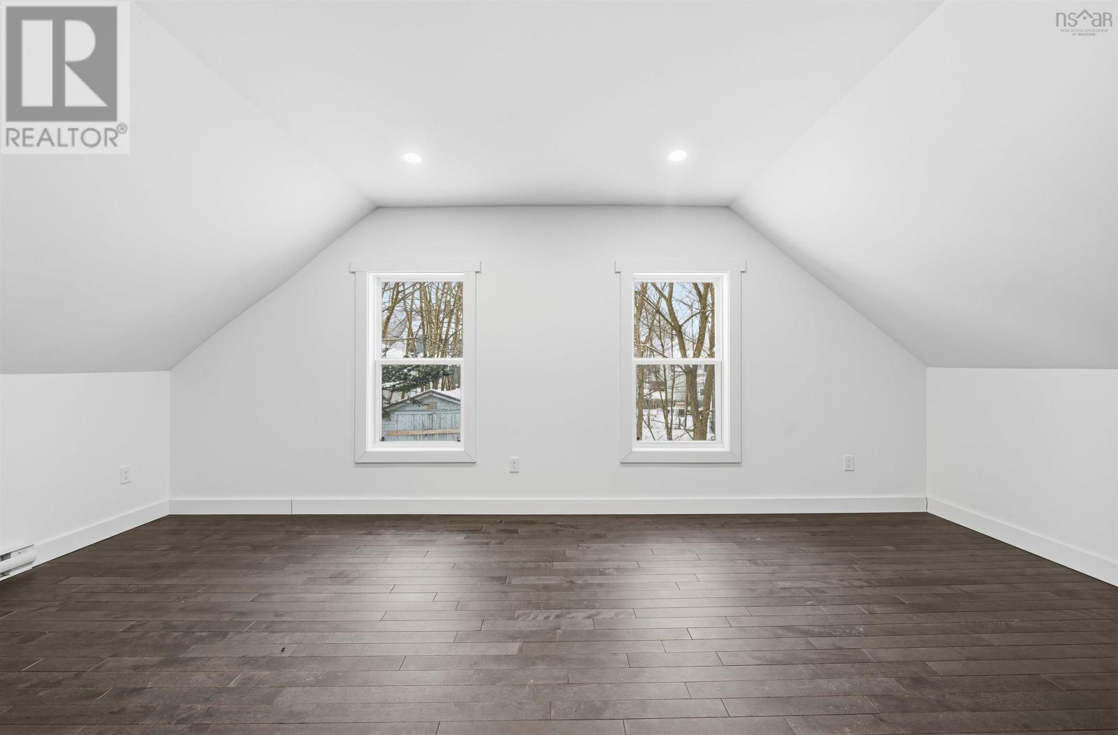 221 MacLean Street - 30