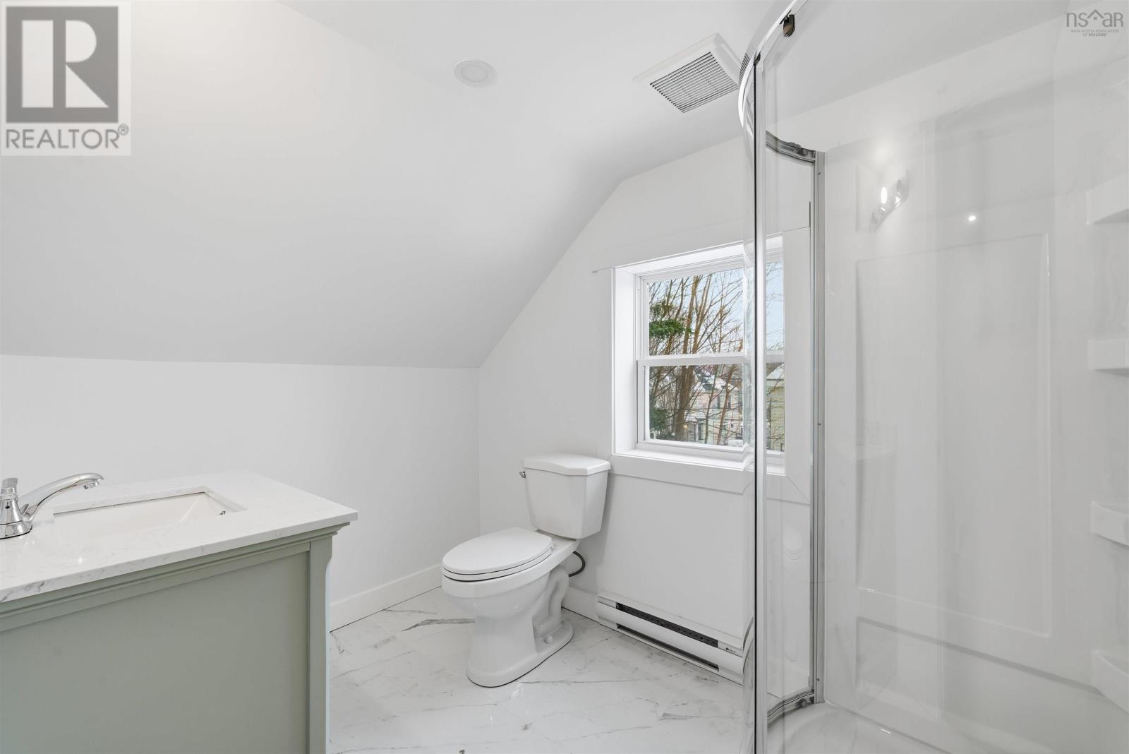221 MacLean Street - 33